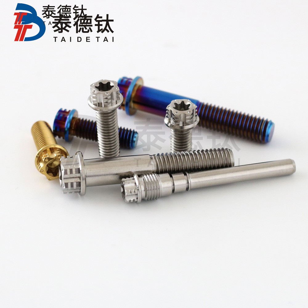 解碼船舶機(jī)械用系列緊固件的重要性！ 發(fā)布時間：2024-08-20人氣：290 次        緊固件，在船舶機(jī)械中扮演著很重要的角色。這些小小的螺絲、螺母和墊圈可能在我們眼中微不足道，但卻是船舶運行的關(guān)鍵，負(fù)責(zé)將各個部件牢固連接在一起，確保船舶在洶涌的海洋中安全航行。讓我們一起來解碼船舶機(jī)械用系列緊固件的重要性。         在船舶機(jī)械中，緊固件的作用可謂多方面。首先，它們確保了船舶的結(jié)構(gòu)穩(wěn)固性。能想象一下，如果沒有緊固件來固定船體各部件，船舶將是多么脆弱和危險。就像我們的身體需要骨骼支撐一樣，船舶也需要緊固件來支撐其整體結(jié)構(gòu)。         其次，緊固件還承擔(dān)著分布載荷的重要作用。在海上航行中，船舶常常會受到來自海浪、風(fēng)力等外部力量的影響，如果沒有合適的緊固件來均勻分布這些力量，船體各部件可能會受到不均勻的應(yīng)力，從而導(dǎo)致?lián)p壞或失效。因此，選擇適合的緊固件對船舶的安全運行很重要。         此外，緊固件還可以減少船舶在運行過程中的振動和噪音。想象一下，如果船舶在航行中頻繁發(fā)生振動，不僅會影響船員的舒適度，還可能導(dǎo)致船體疲勞和損壞。通過使用合適的緊固件，可以有效減少船舶的振動和噪音，提升航行的平穩(wěn)性和舒適度。         總的來說，船舶機(jī)械用系列緊固件的重要性不可小覷。它們不僅是船舶結(jié)構(gòu)的支撐和保障，還能分布載荷、減少振動和噪音，確保船舶安全、穩(wěn)定地航行在廣闊的海洋中。